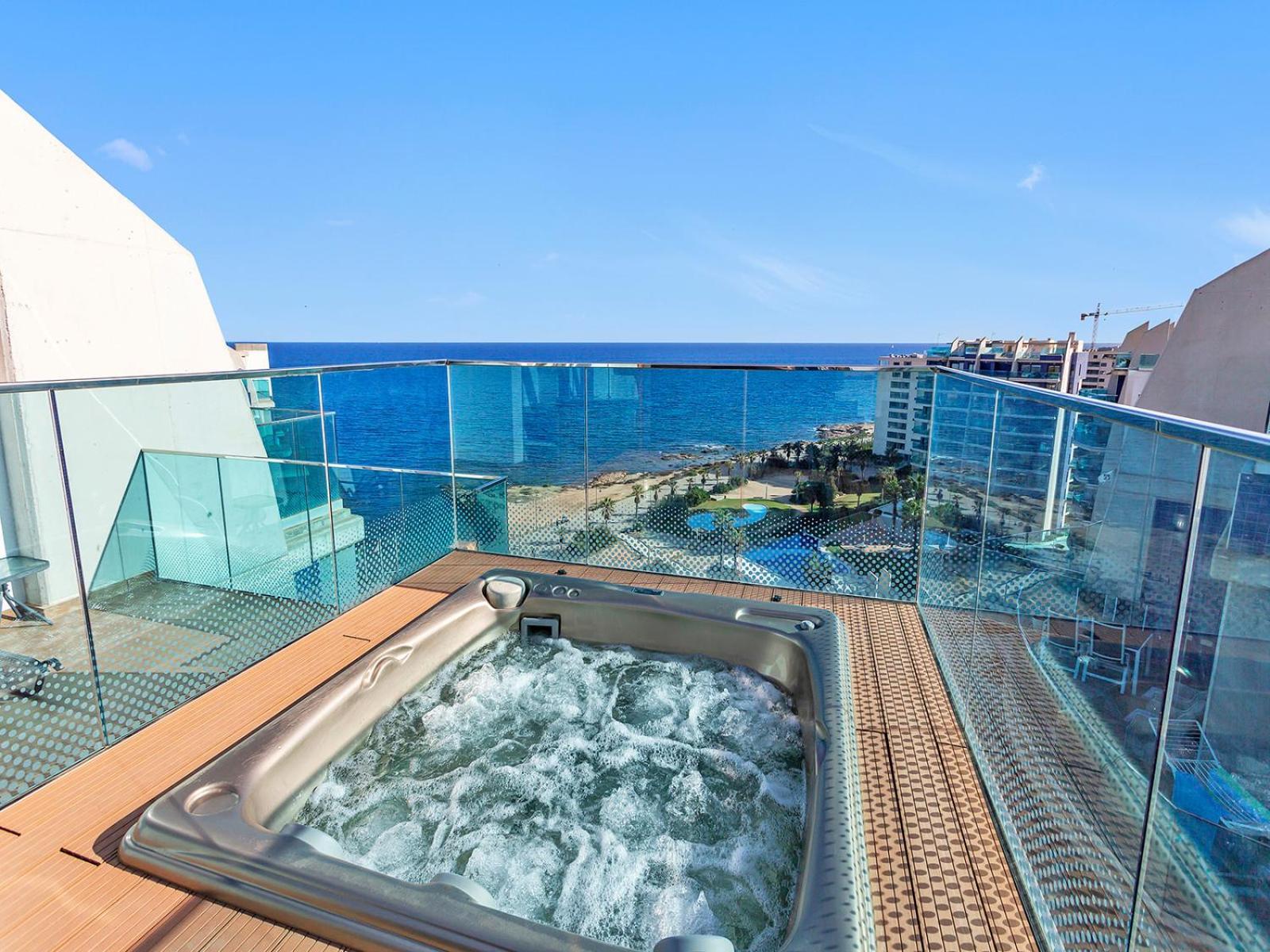 Апартаменты Luxury Penthouse With A Private Jacuzzi! Punta Prima  Экстерьер фото